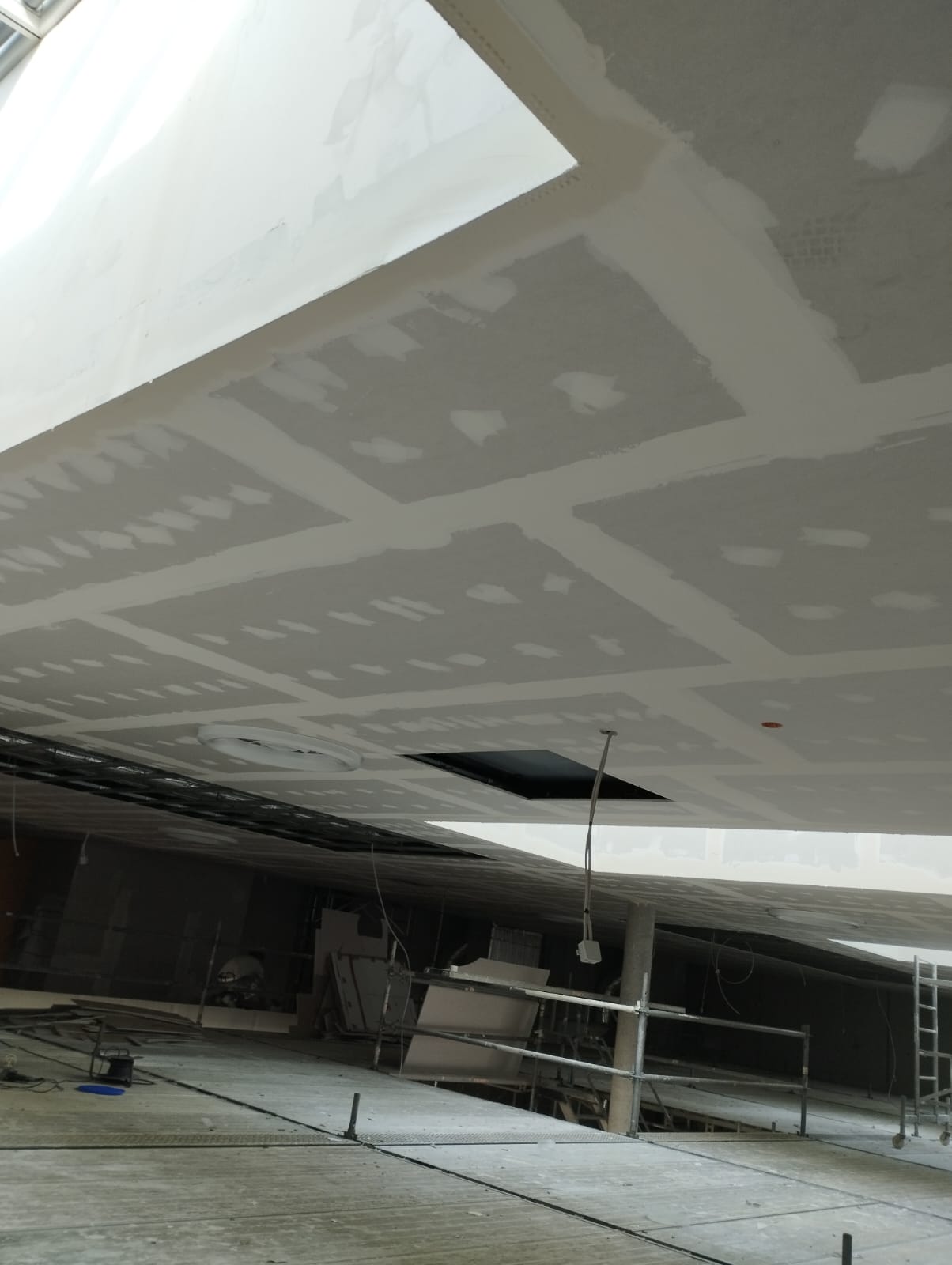 Trockenbauarbeiten und Fensternmontage