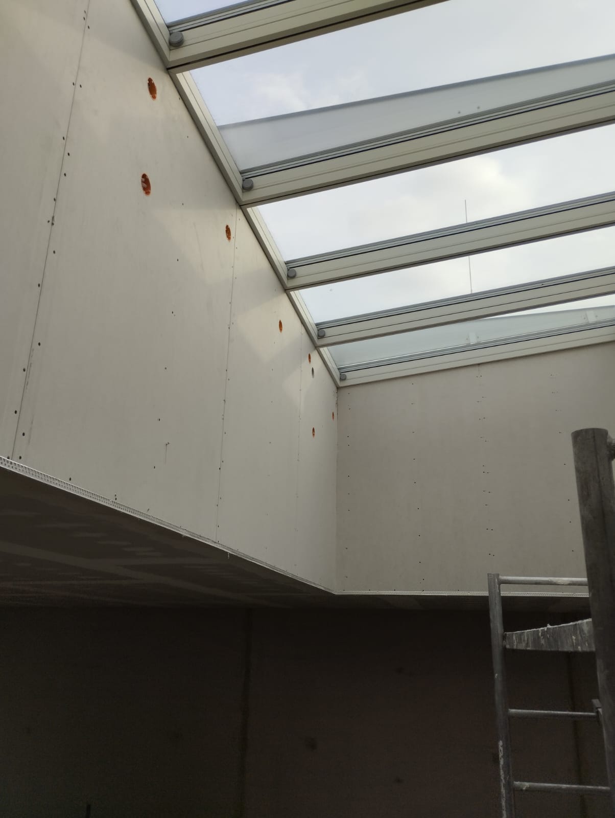 Trockenbauarbeiten und Fensternmontage