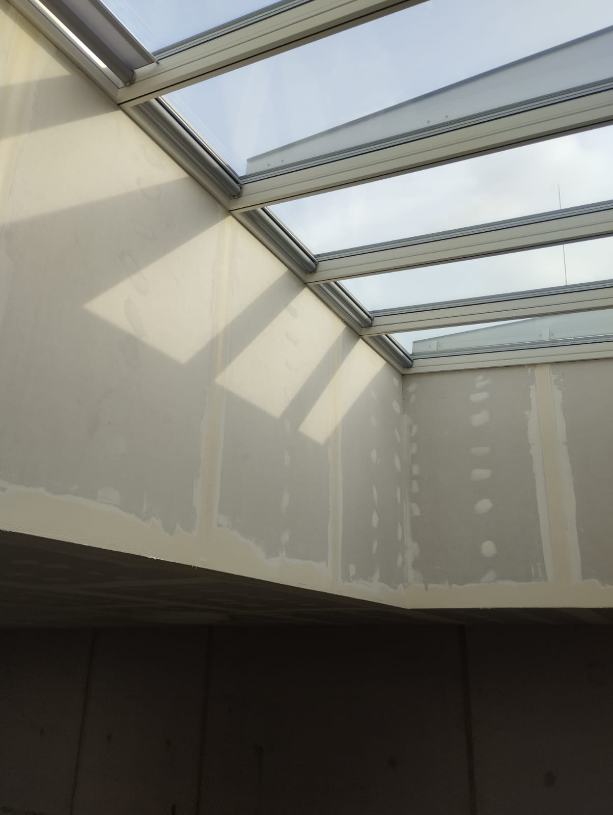 Trockenbauarbeiten und Fensternmontage