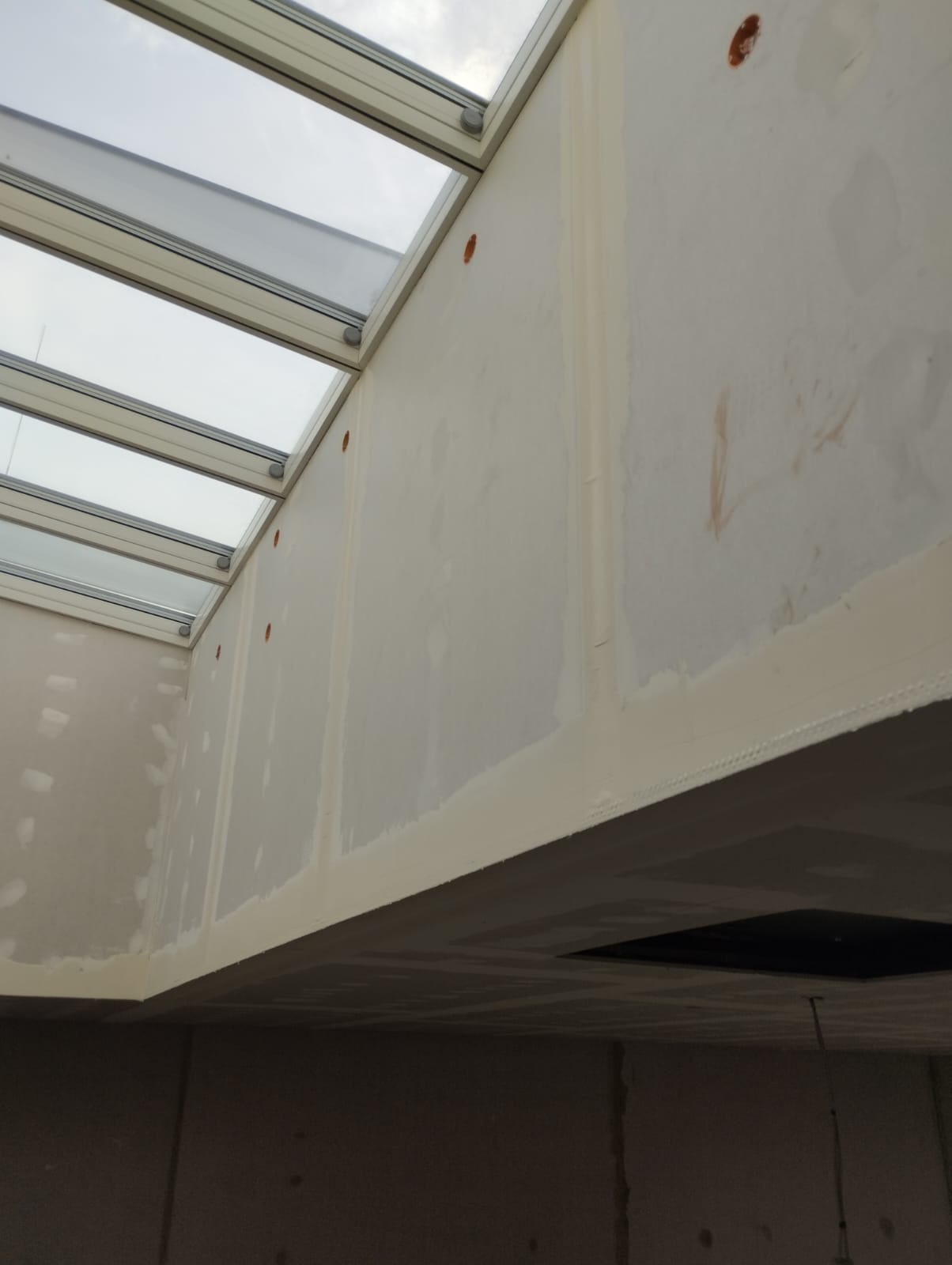 Trockenbauarbeiten und Fensternmontage